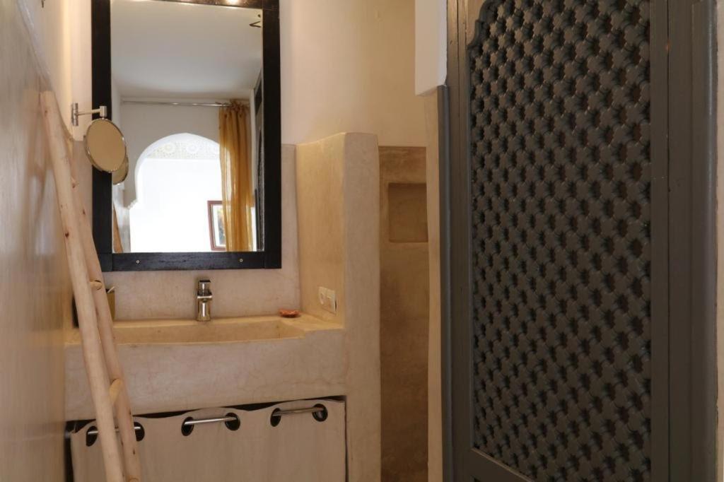 Riad103 Piscine Chauffée Sur Le Rooftop, Jacuzzi Hot&hammam Massage Marrakesh