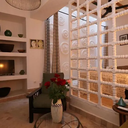 Riad103 piscine chauffée sur le Rooftop, jacuzzi hot&hammam massage Marrakesh Extérieur photo